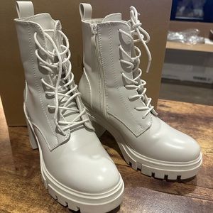 Steve Madden Earn Bone